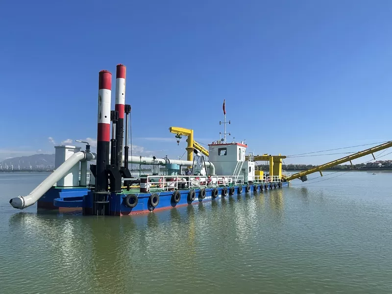 12インチ浚渫船