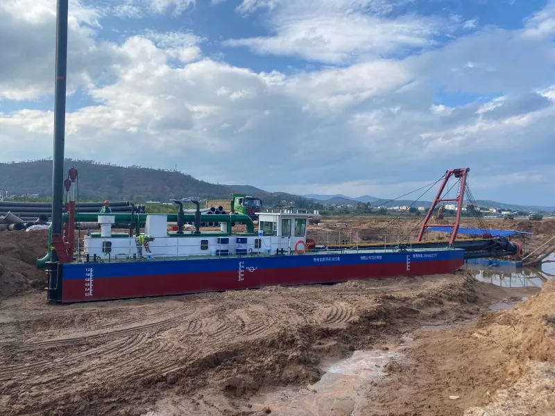 カッター浚渫船